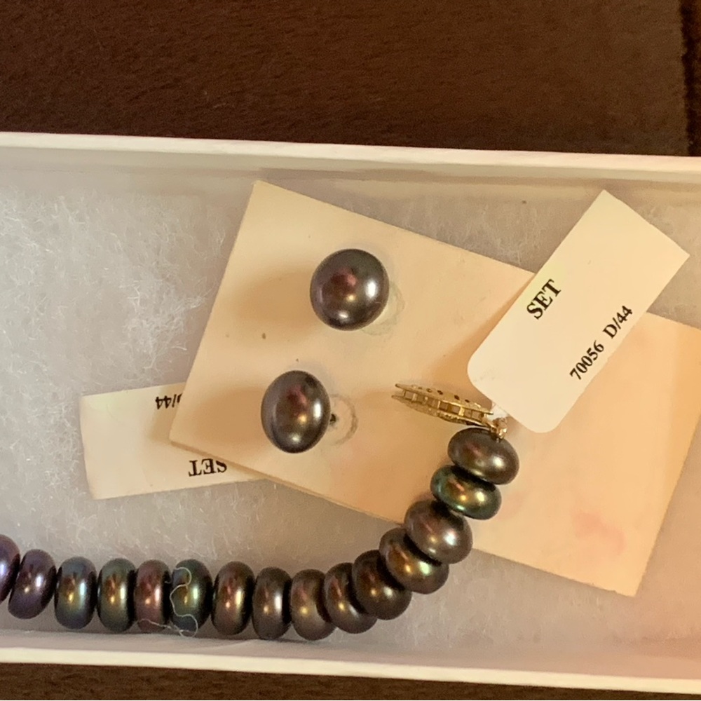 10kt Gold Black Pearl Jewelry Set. NWT Marked Tested 10kt! 🩷 bracelet &earrings